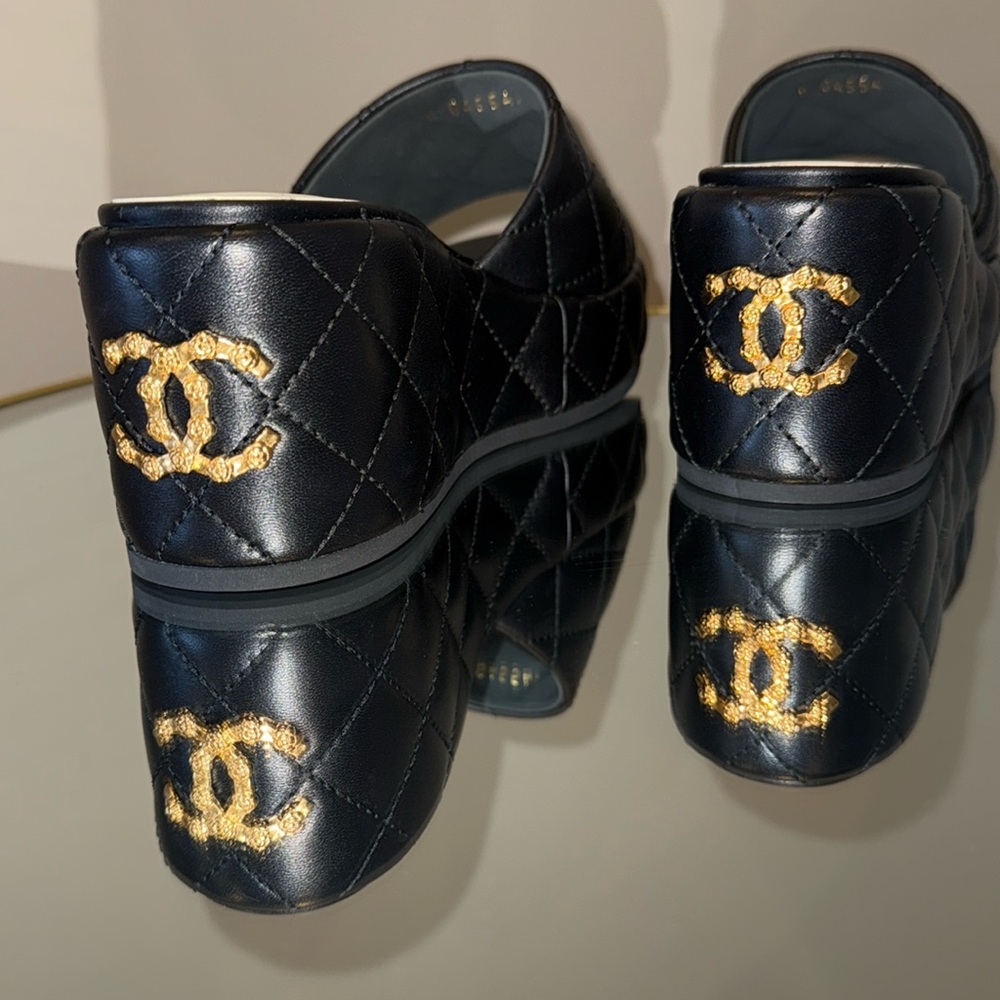 CHANEL 24P Dad Quilted Leather Platform Wedge CC interlocking slides mules 37.5 - Picture 17 of 17